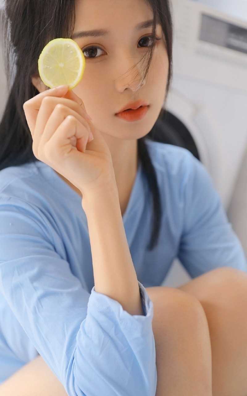 最新蓝衣长腿少女浴室性感壁纸