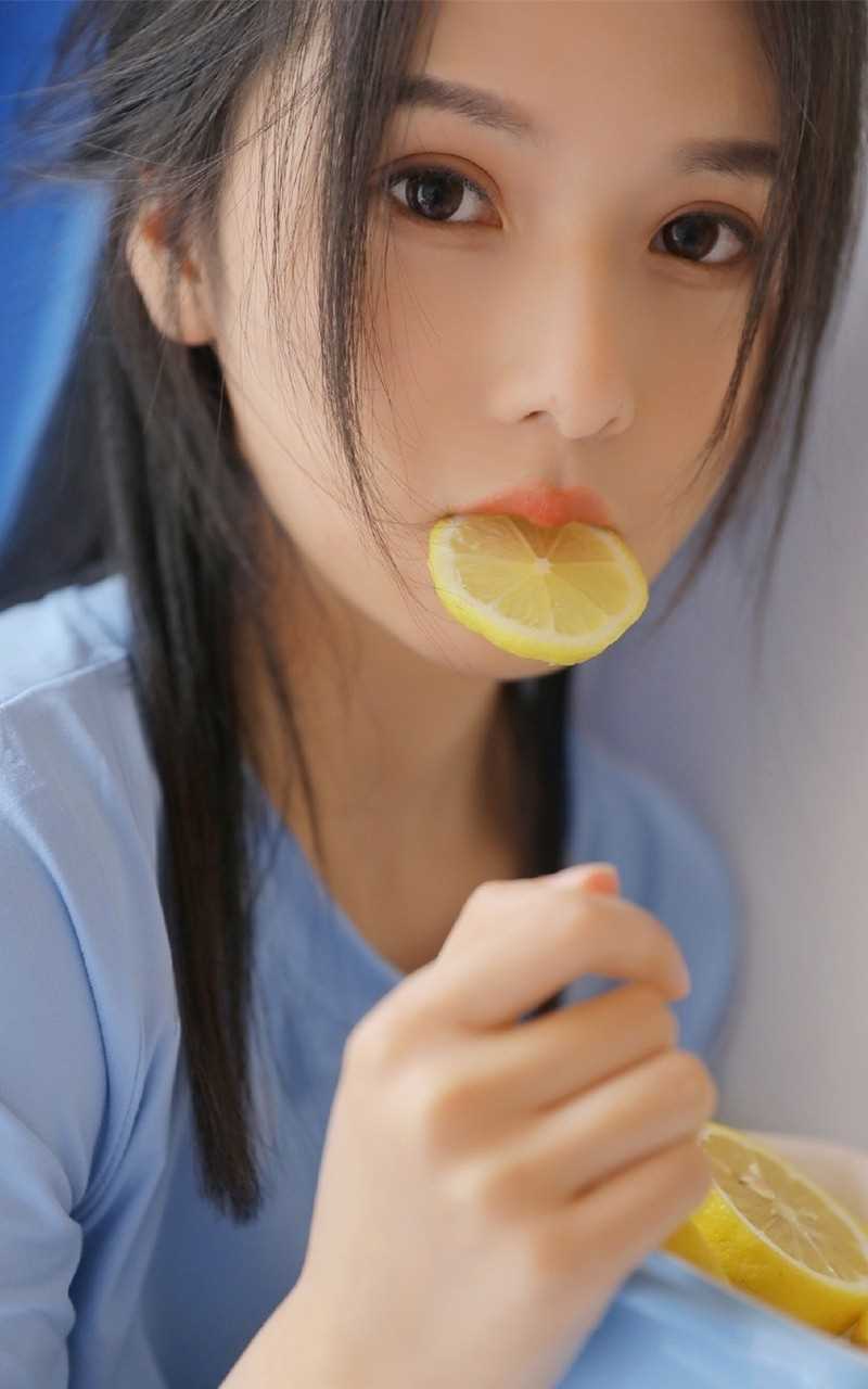 最新蓝衣长腿少女浴室性感壁纸