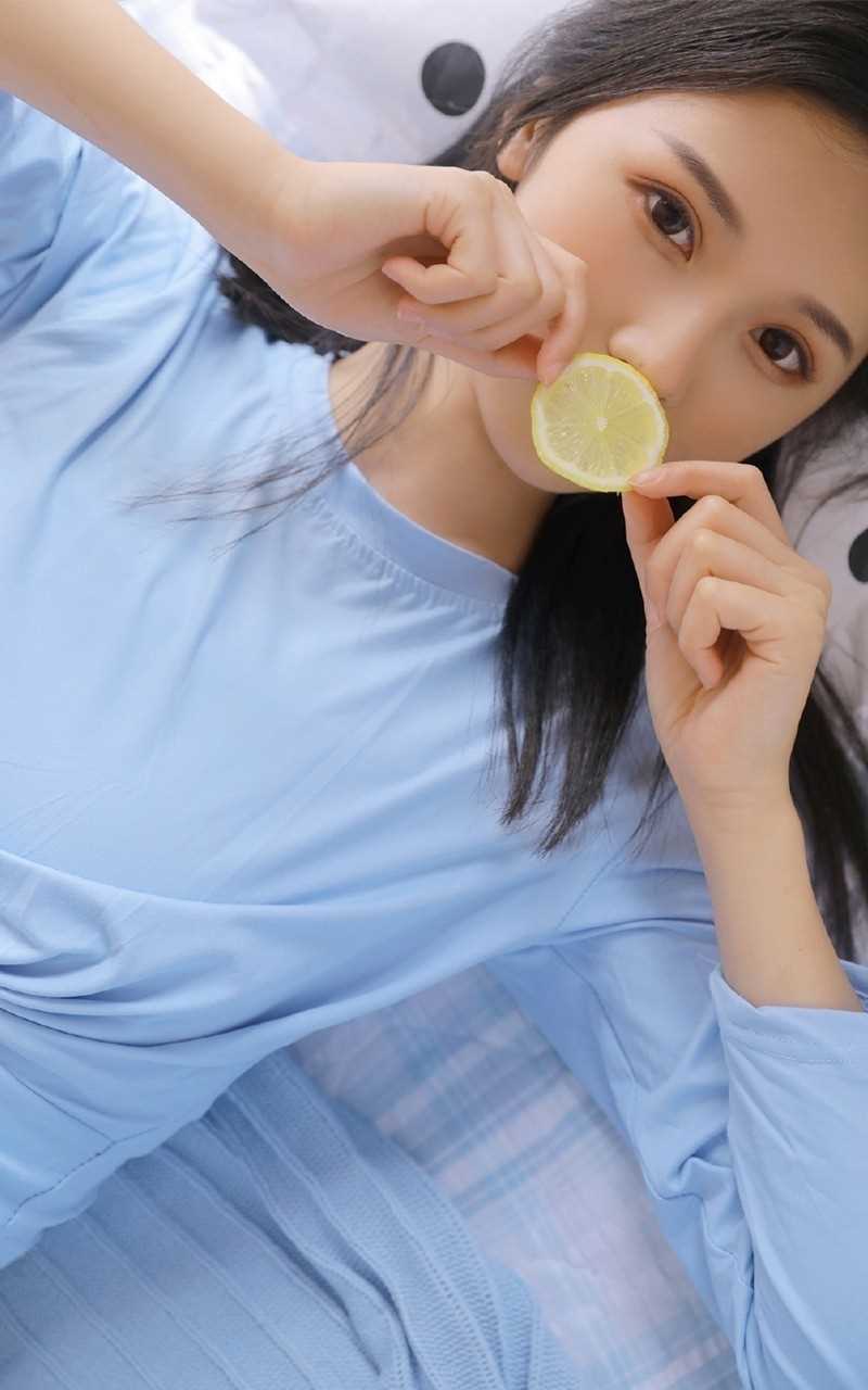 最新蓝衣长腿少女浴室性感壁纸