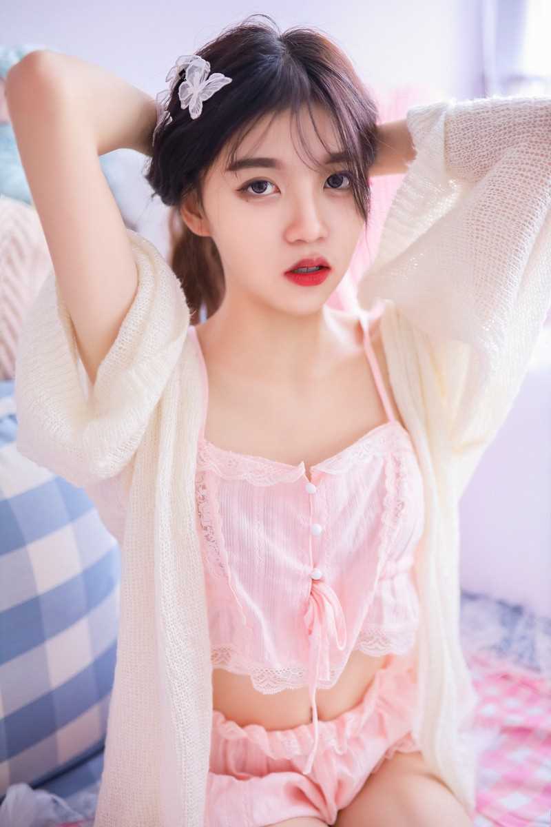 精选粉红女孩卧室性感图册