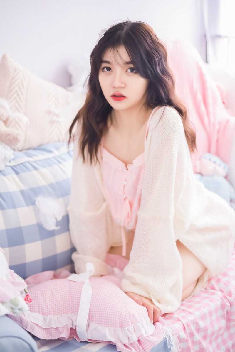 精选粉红女孩卧室性感图册