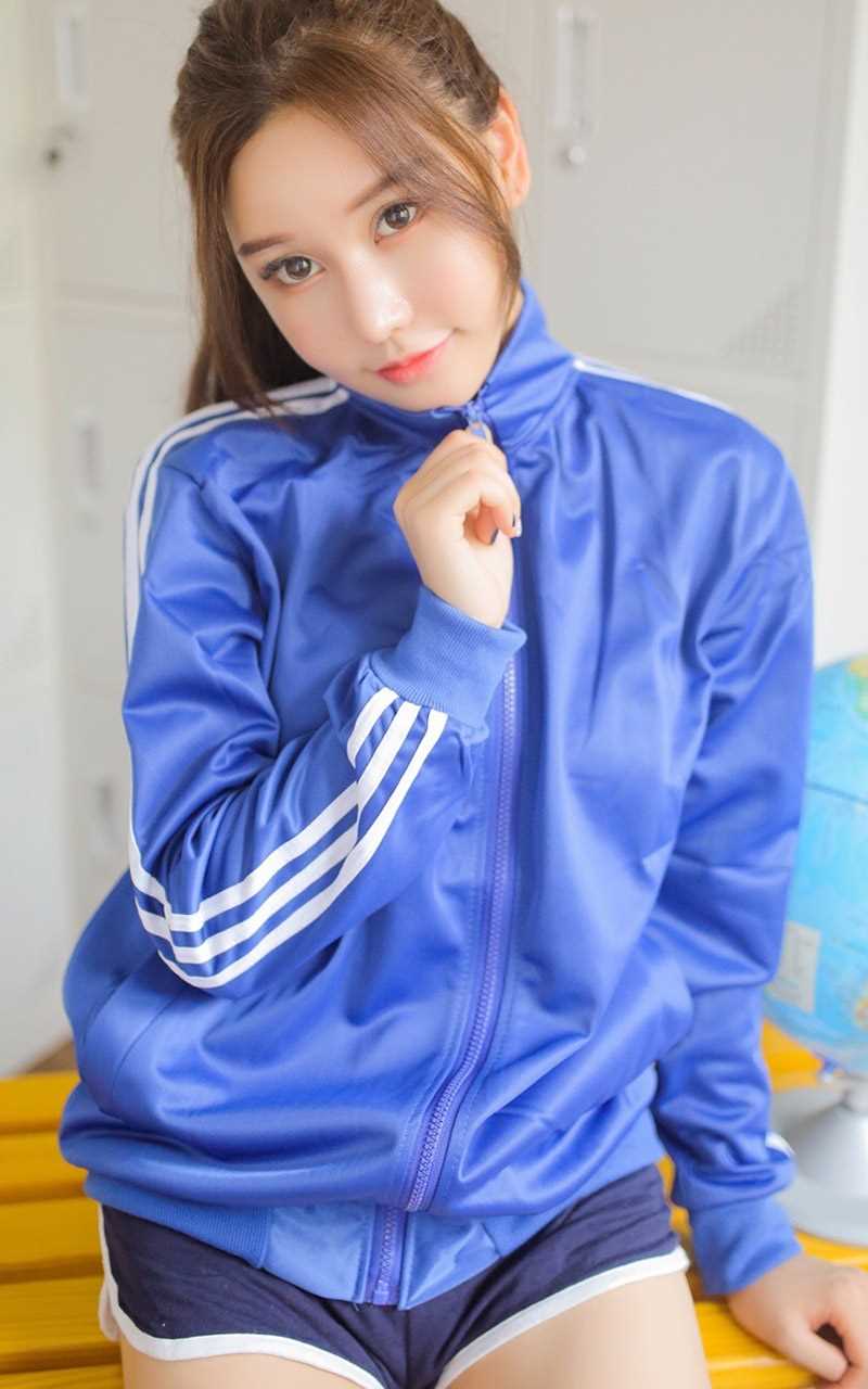 精选白皙美女休息室性感图册