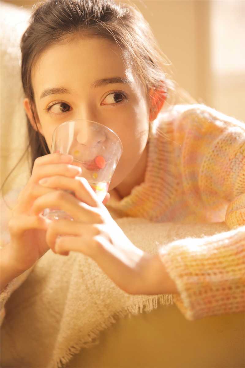 最新韩系少女冬日甜美壁纸