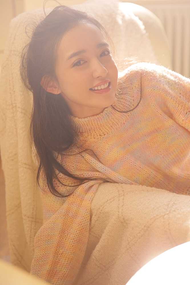 最新韩系少女冬日甜美壁纸