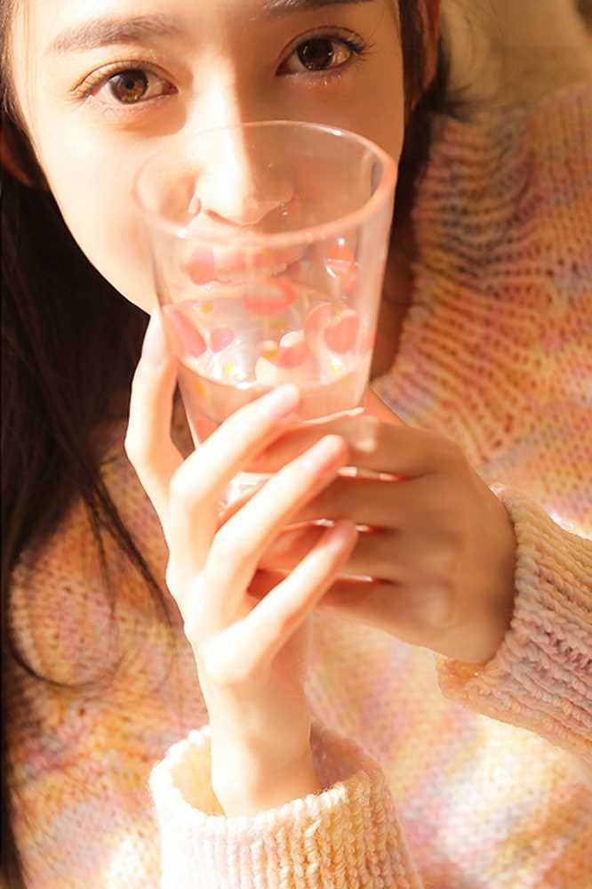 最新韩系少女冬日甜美壁纸