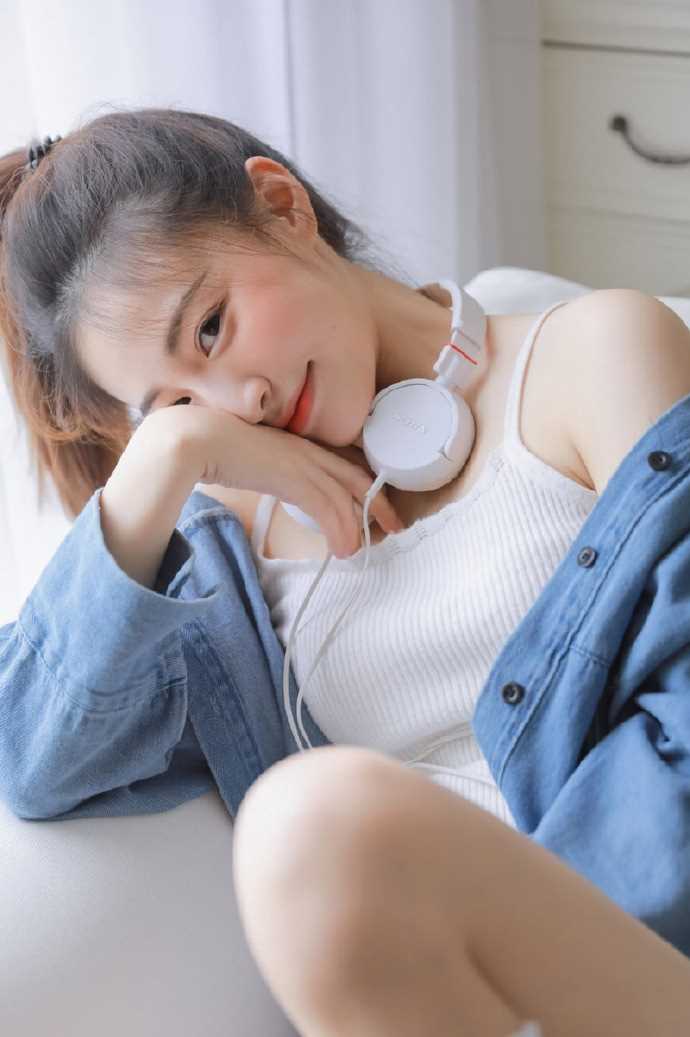 优质元气美女白色袜子性感图片