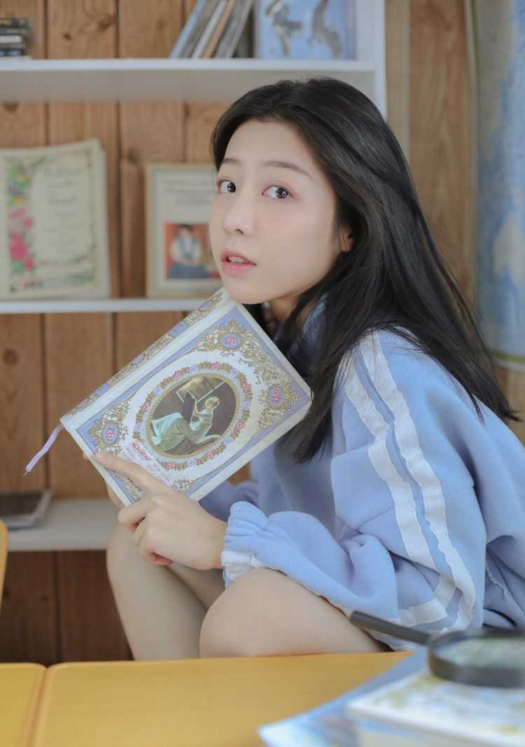 优质元气美女白色袜子性感图片