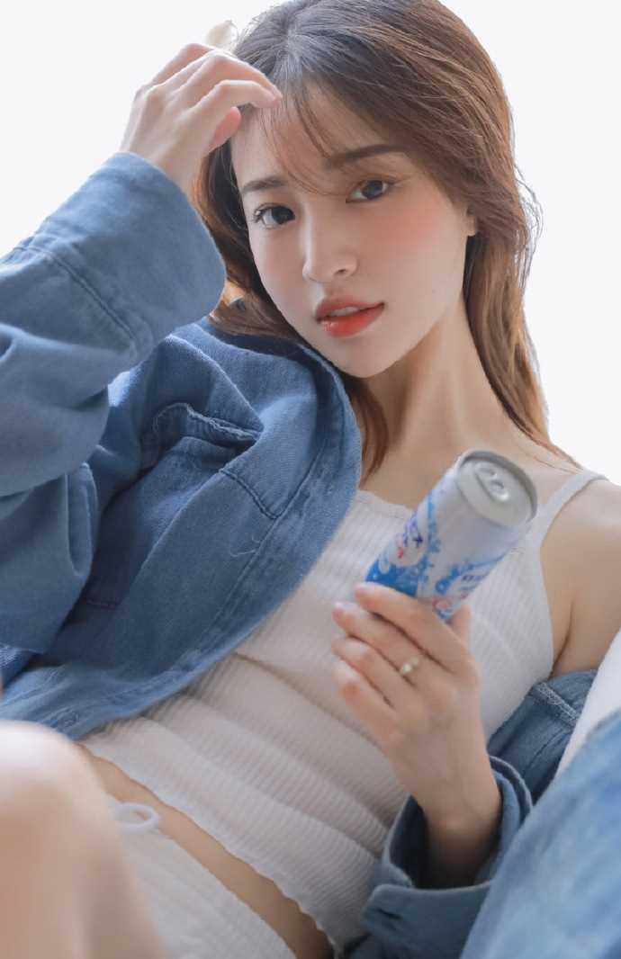 优质元气美女白色袜子性感图片