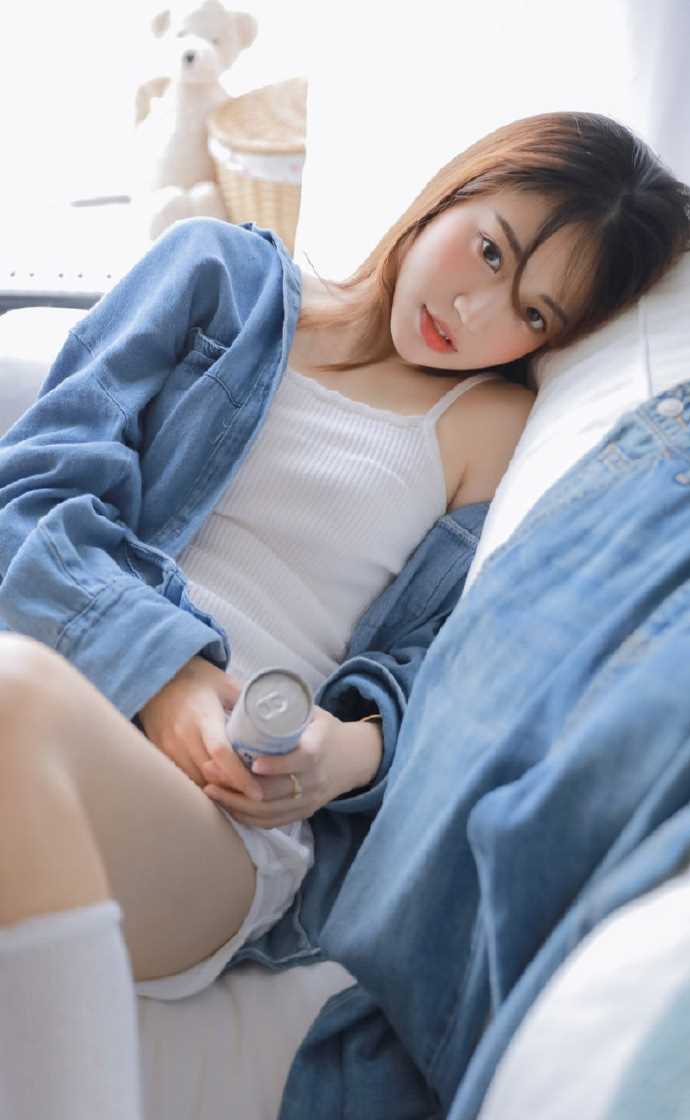 优质元气美女白色袜子性感图片