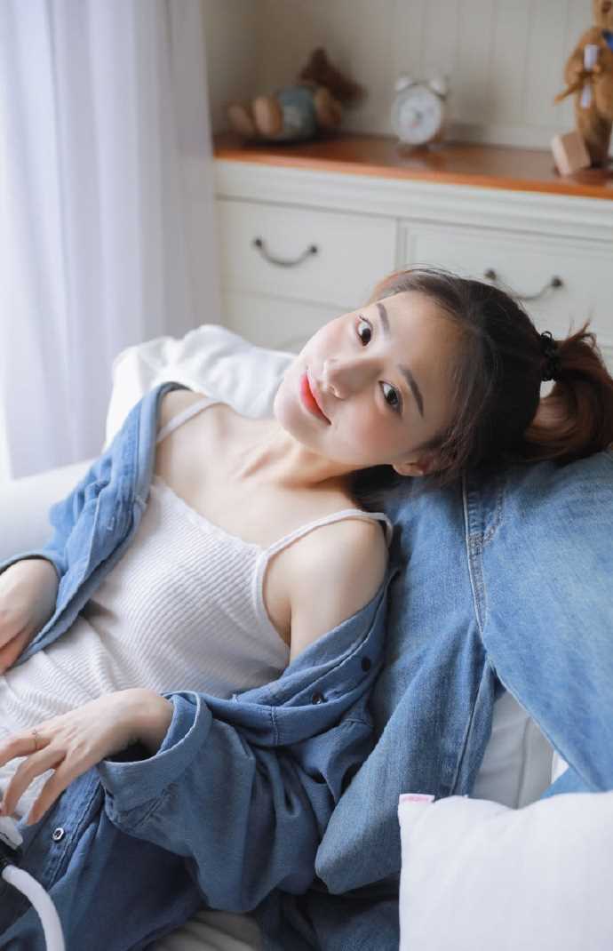 优质元气美女白色袜子性感图片