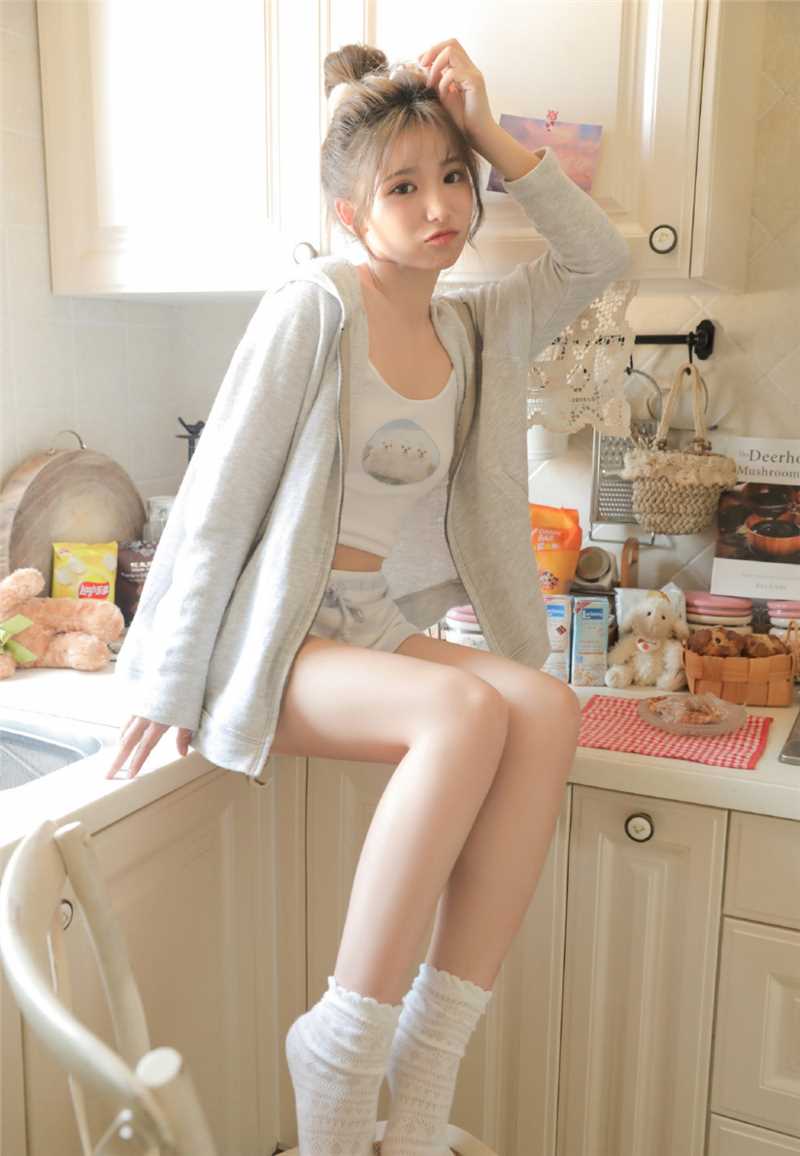 极品美女吊带私房性感