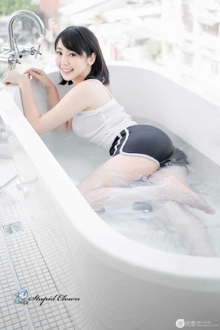 优质短发美女浴室性感相册