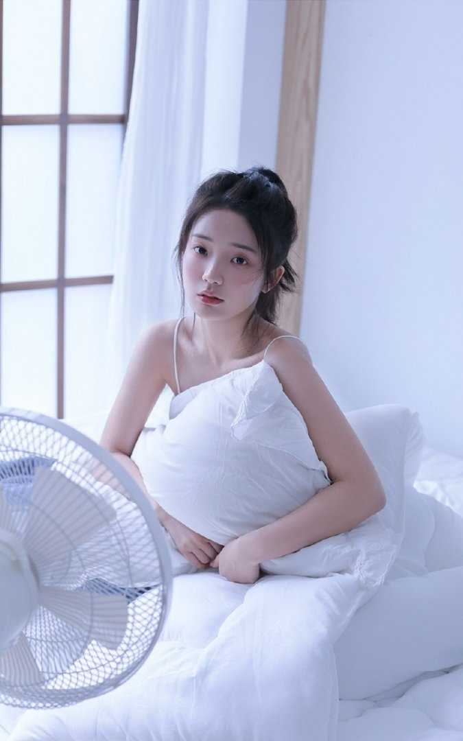 优质纯欲风少女吊带性感图片