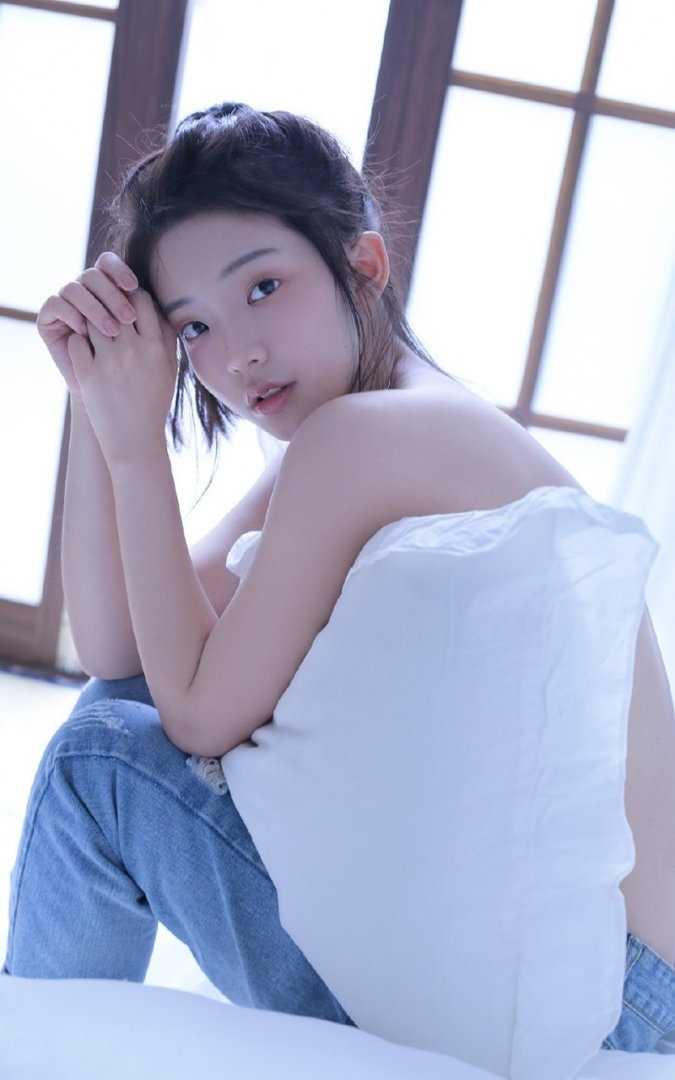 优质纯欲风少女吊带性感图片