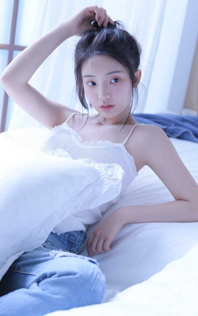 优质纯欲风少女吊带性感图片