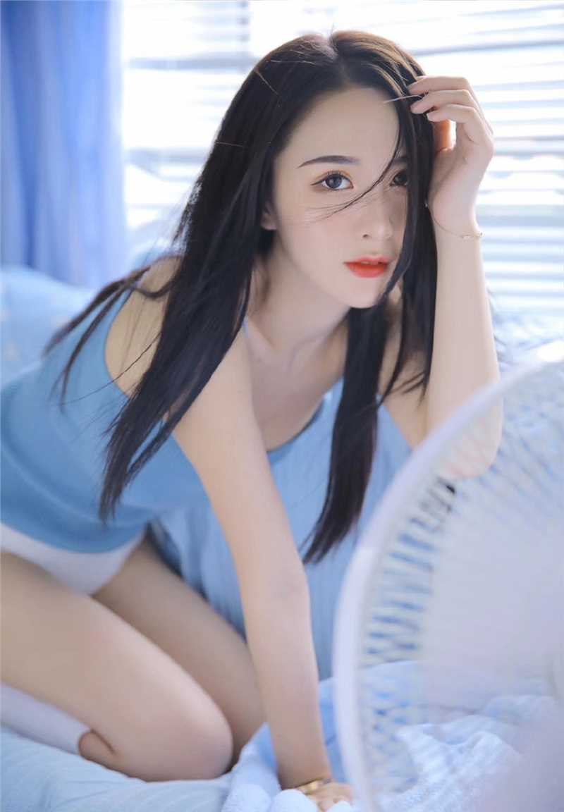 最全美女模特白色开衫性感相册