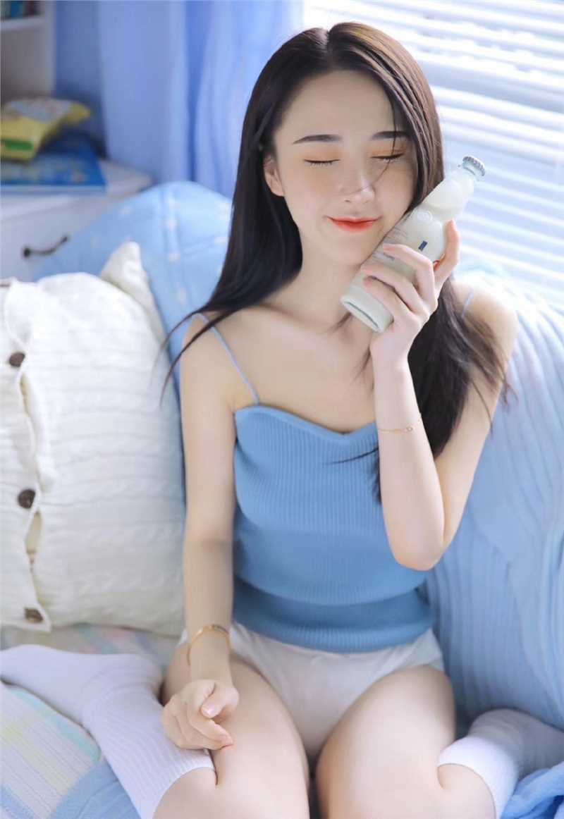 最全美女模特白色开衫性感相册