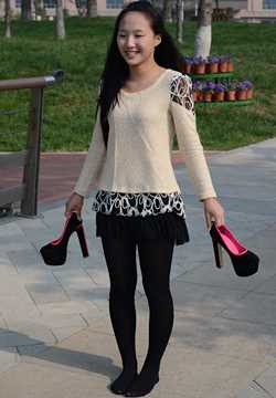 高清短发美女云南大理时尚街拍图片图集