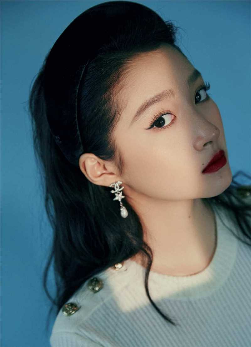 优质关晓彤白丝复古纯欲风时尚相册