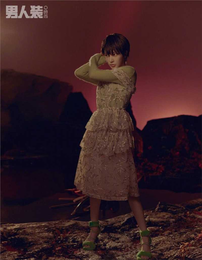 优质戴燕妮抹胸流金长裙性感相册