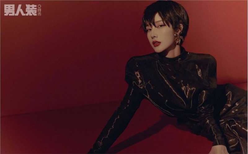 优质戴燕妮抹胸流金长裙性感相册