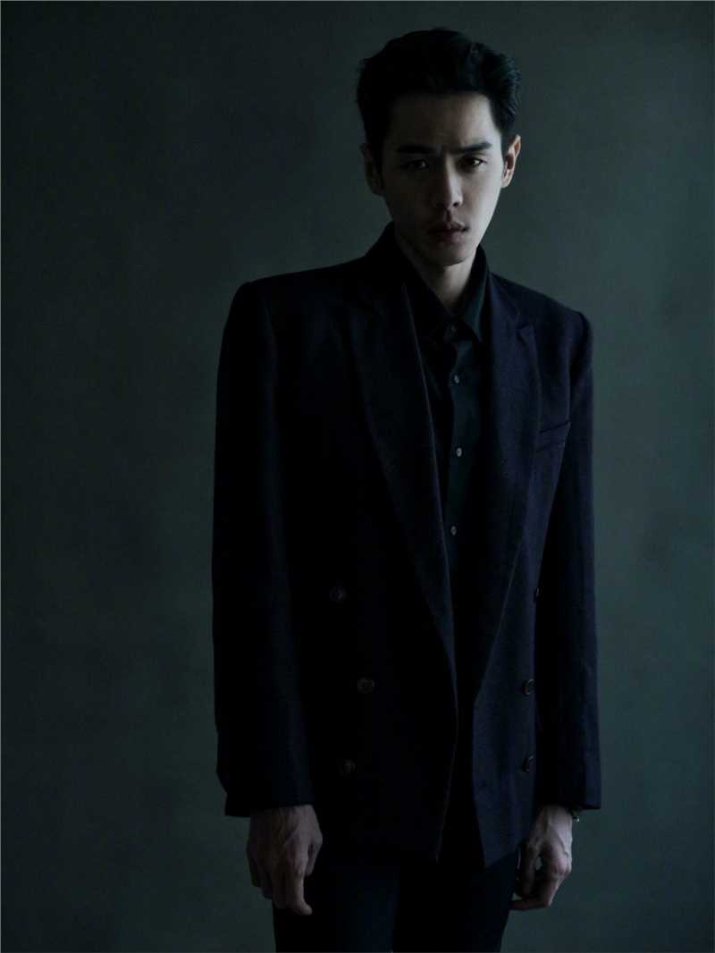 优质张若昀黑色西装朦胧感时尚大片相册