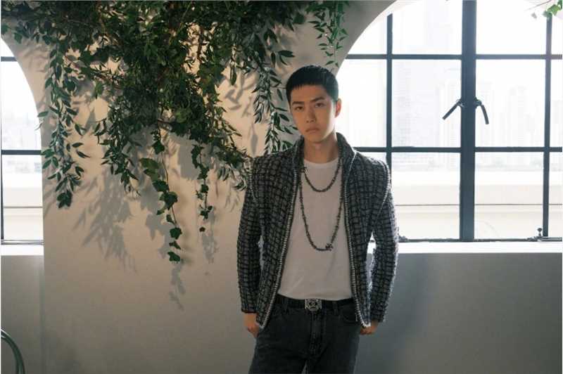 王一博香奈儿套装时尚图片