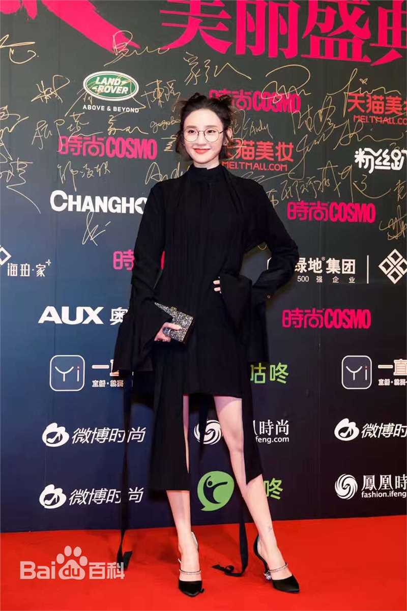 唐艺昕出席活动素颜照相册