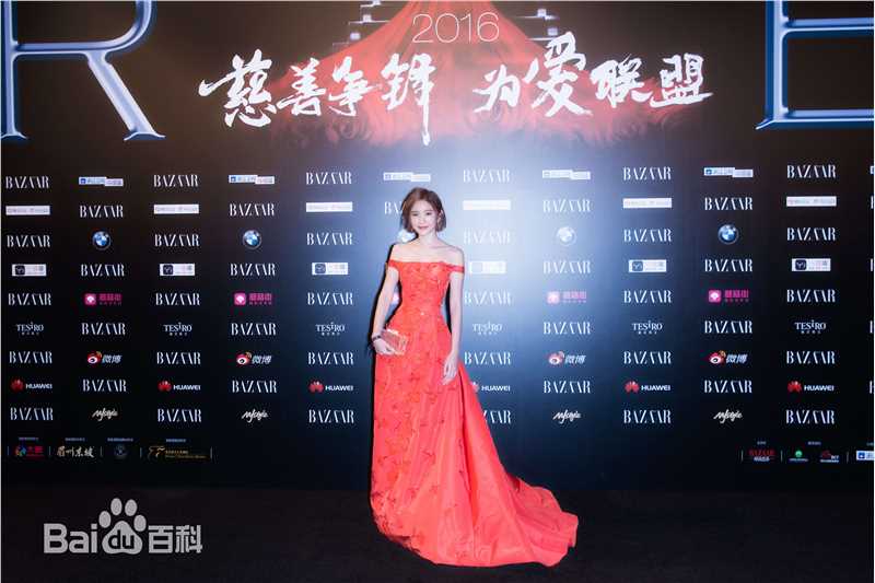 唐艺昕出席活动素颜照相册