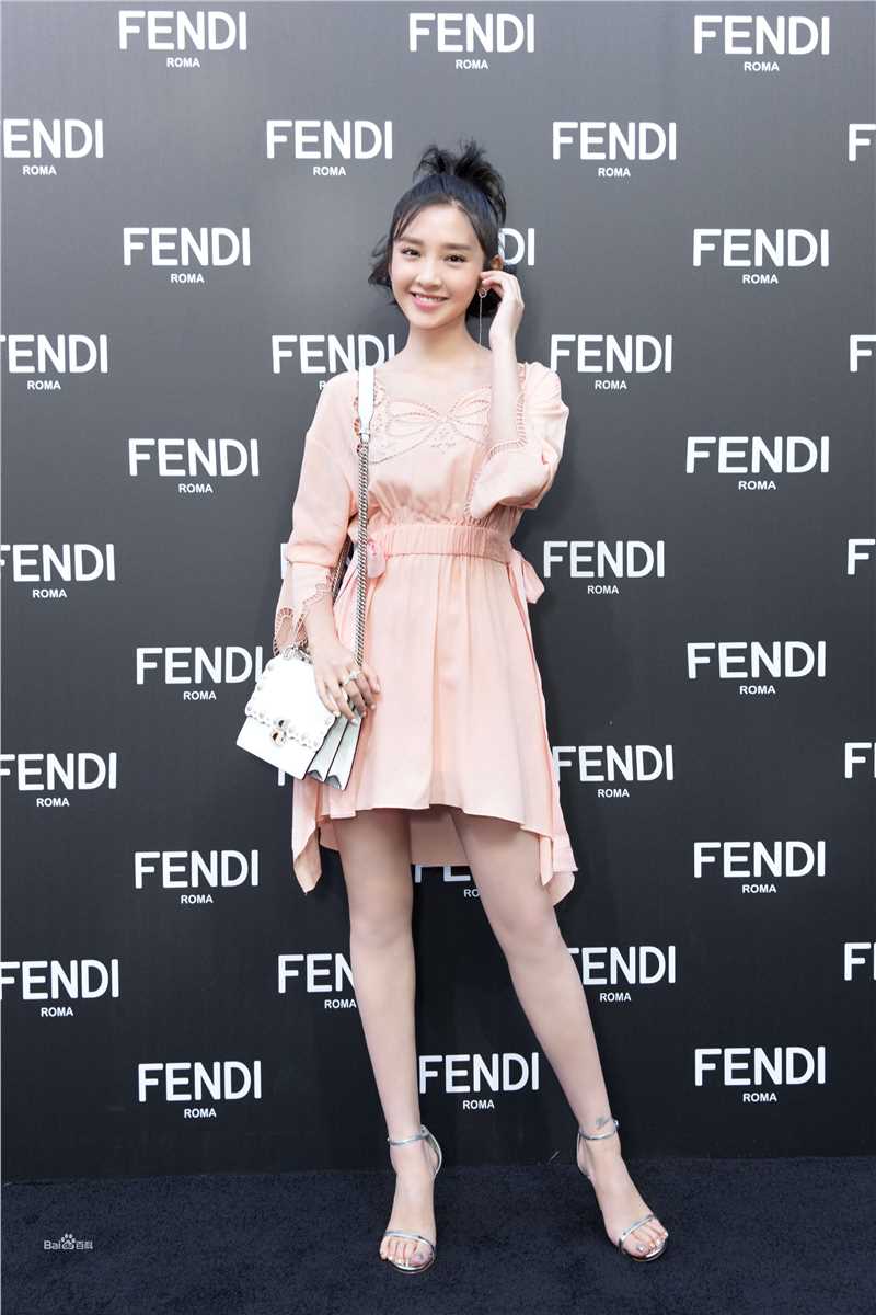 唐艺昕出席活动素颜照相册