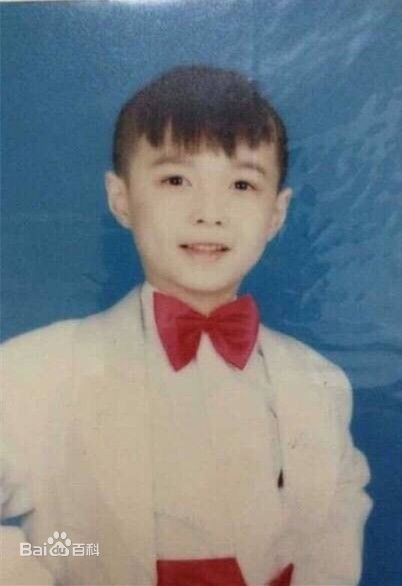 张艺兴(LAY，レイ)小时候图片图册