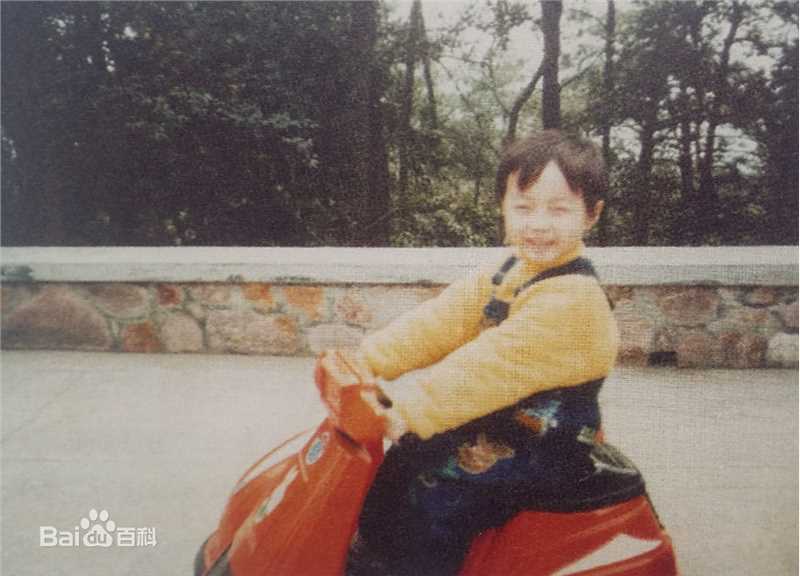 张艺兴(LAY，レイ)小时候图片图册