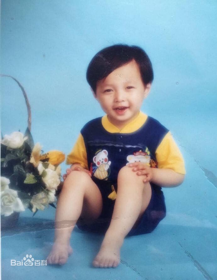 张艺兴(LAY，レイ)小时候图片图册