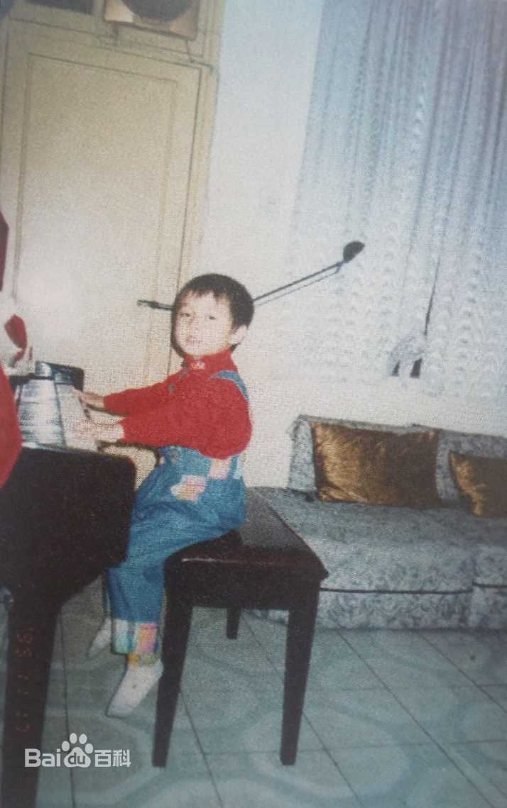 张艺兴(LAY，レイ)小时候图片图册