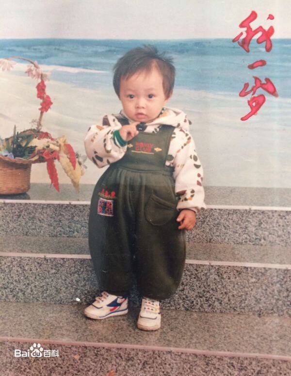 张艺兴(LAY，レイ)小时候图片图册