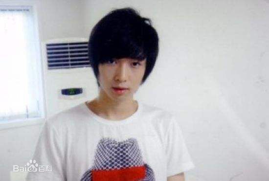 张艺兴(LAY，レイ)小时候图片图册