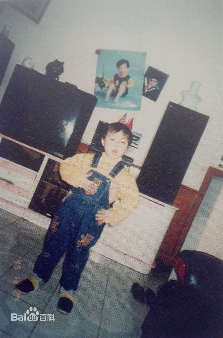张艺兴(LAY，レイ)小时候图片图册