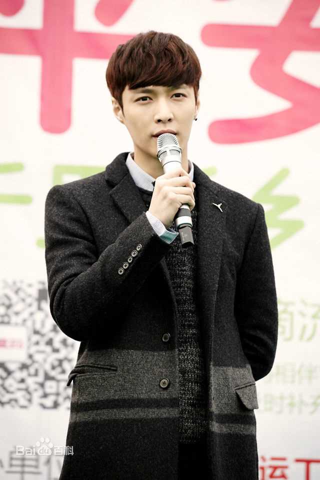张艺兴(LAY，レイ)公益活动性感图片图集