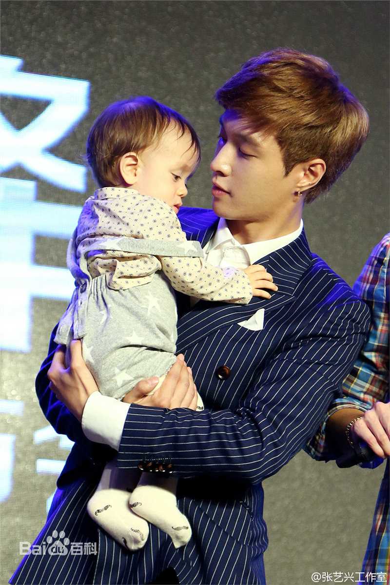 最全张艺兴(LAY，レイ)在《从天儿降》乐意中的相册