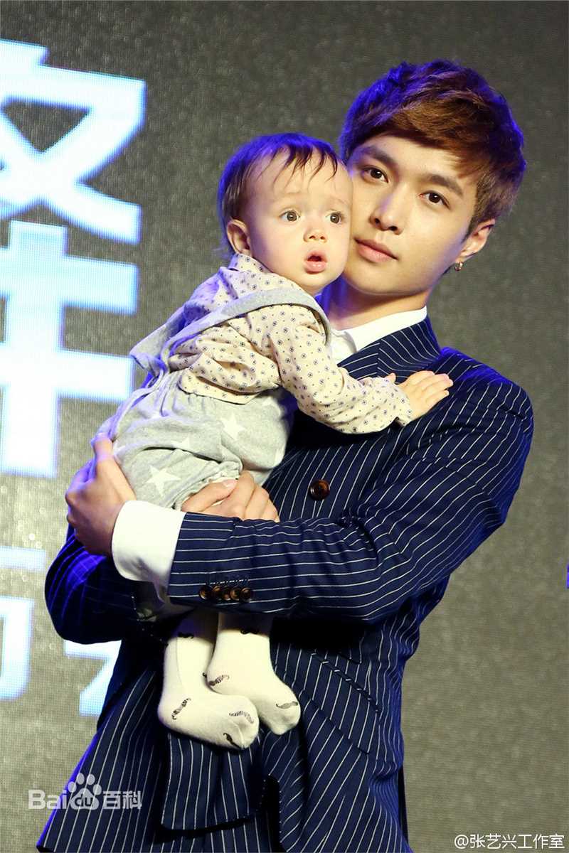 最全张艺兴(LAY，レイ)在《从天儿降》乐意中的相册