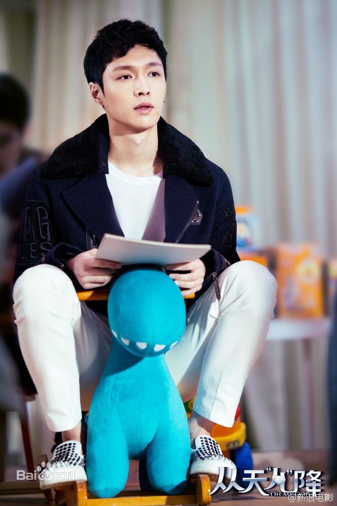 最全张艺兴(LAY，レイ)在《从天儿降》乐意中的相册