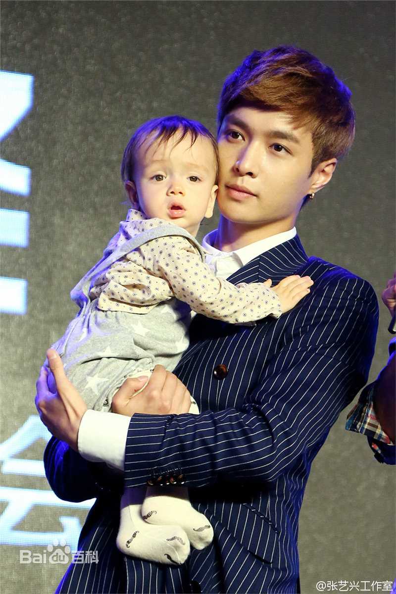 最全张艺兴(LAY，レイ)在《从天儿降》乐意中的相册