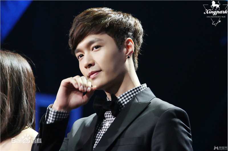 张艺兴(LAY，レイ)主持图集素颜照相册