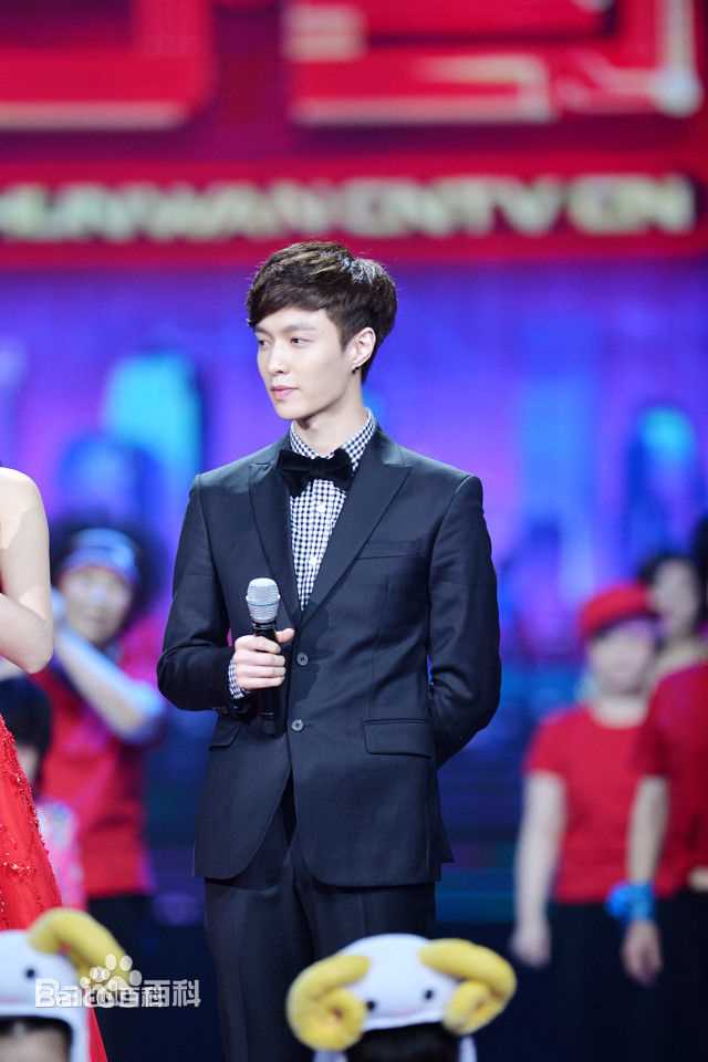 张艺兴(LAY，レイ)主持图集素颜照相册