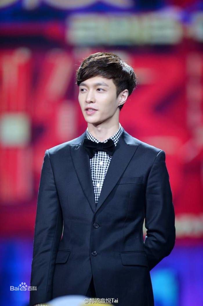 张艺兴(LAY，レイ)主持图集素颜照相册