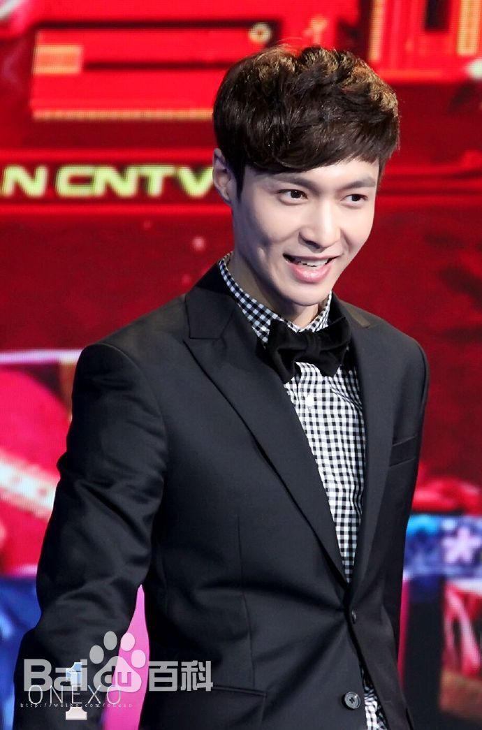 张艺兴(LAY，レイ)主持图集素颜照相册