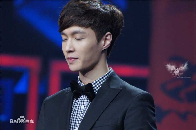 张艺兴(LAY，レイ)主持图集素颜照相册