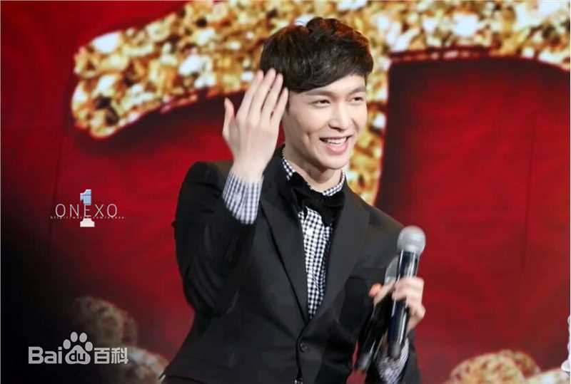 张艺兴(LAY，レイ)主持图集素颜照相册