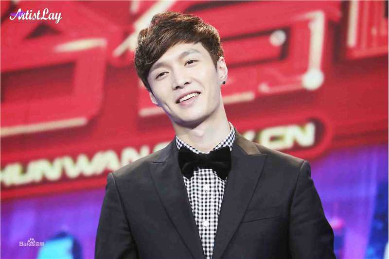 张艺兴(LAY，レイ)主持图集素颜照相册
