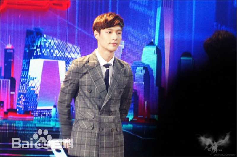 张艺兴(LAY，レイ)主持图集素颜照相册